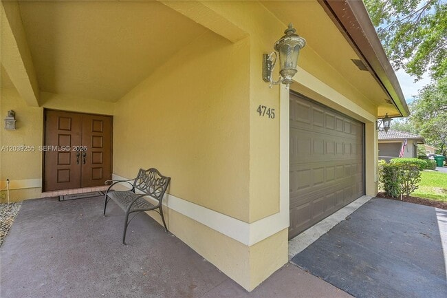 Building Photo - 4745 NW 99th Ln