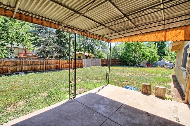 Foto del edificio - 3 bed 2 bath house North of Utah park