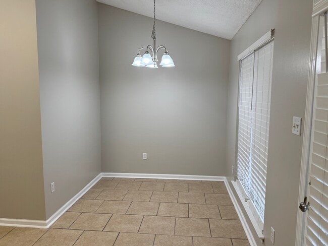 Building Photo - 769 Burton Ln