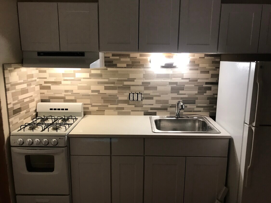 Updated Kitchen! - 1717 Summit St