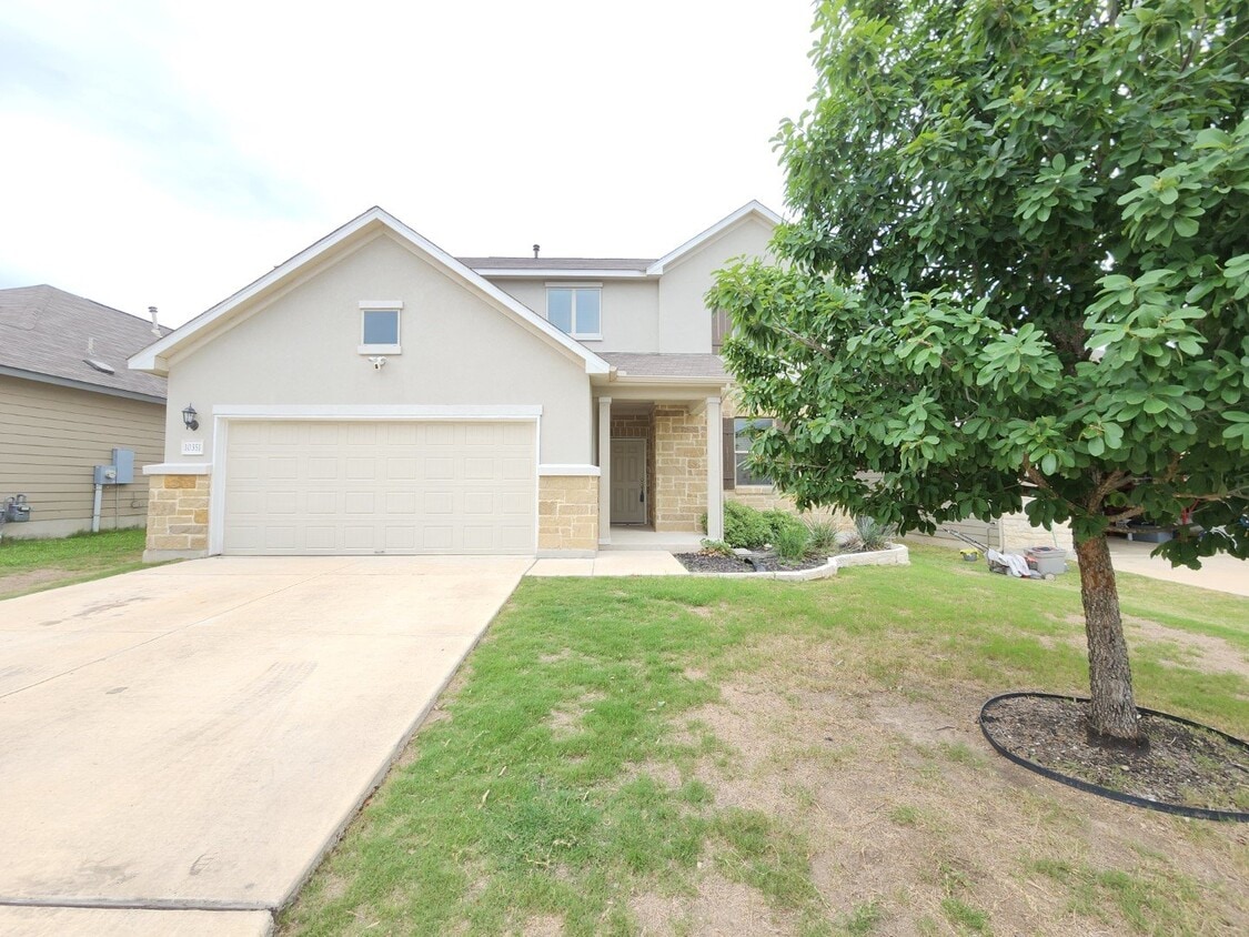 10351 Francisco Way, Converse, TX 78109 Room for Rent in Converse, TX