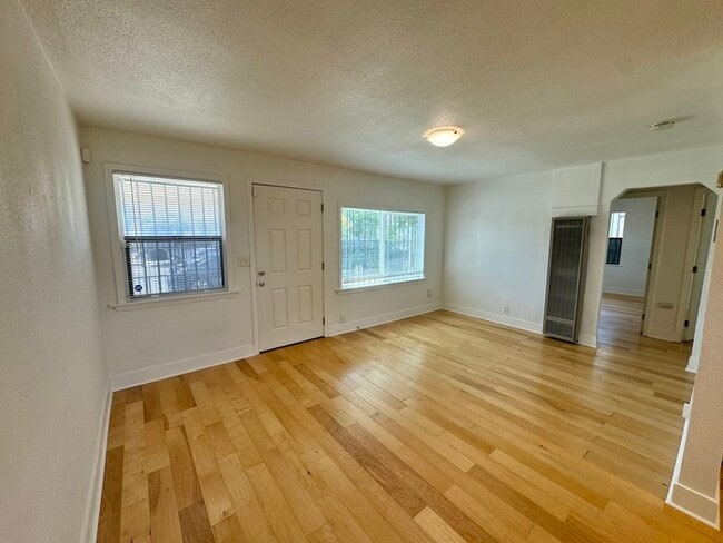 Foto del edificio - 2bedroom 1 bath home in Sacramento