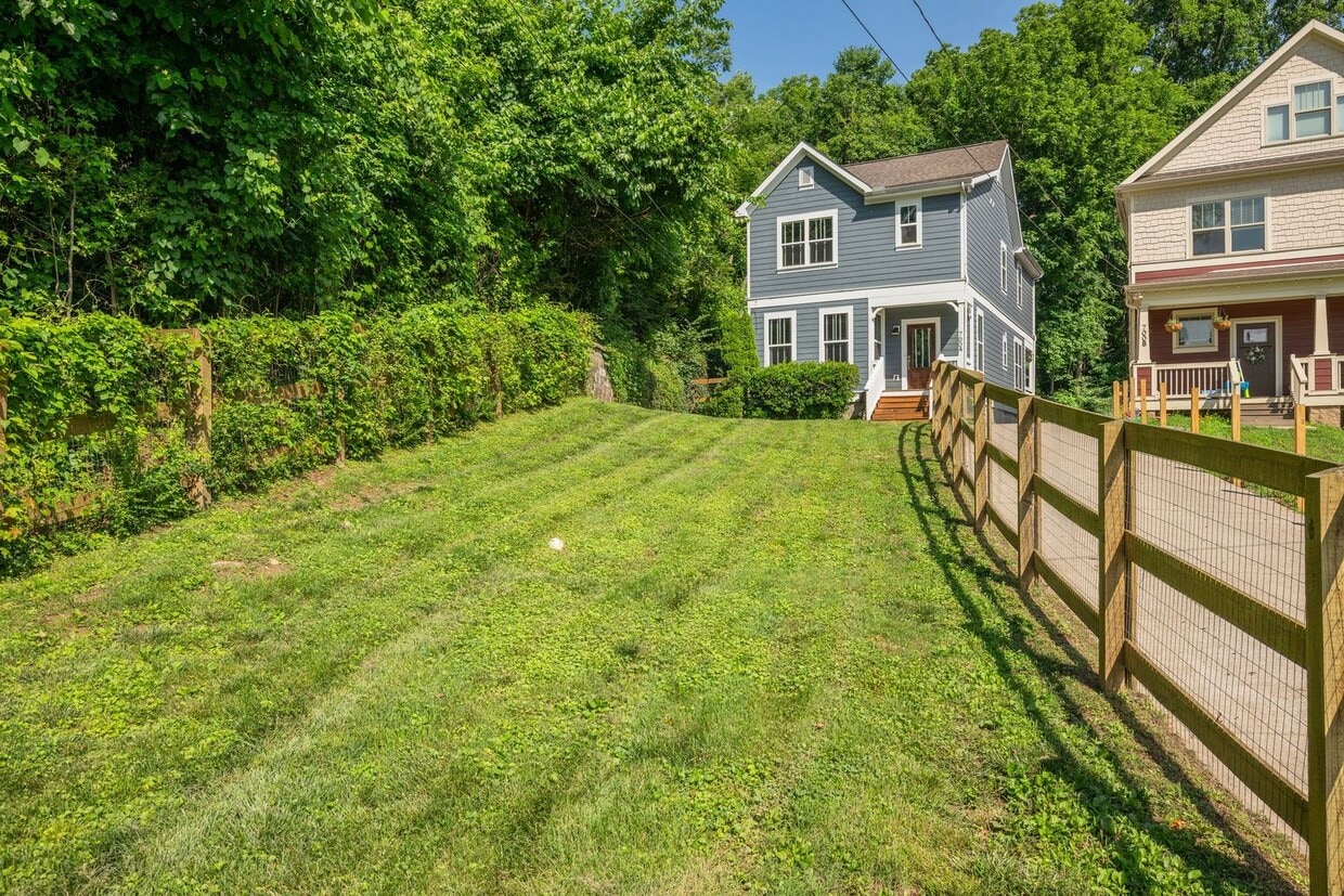 Beautiful 3-bed, 2.5-bath home offering 2,003 sq ft in the heart of East Nashville - Beautiful 3-bed, 2.5-bath home offering 2,003 sq ft in the heart of East Nashville