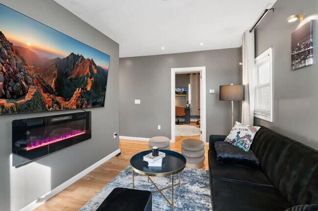 Building Photo - 32 E 44th St