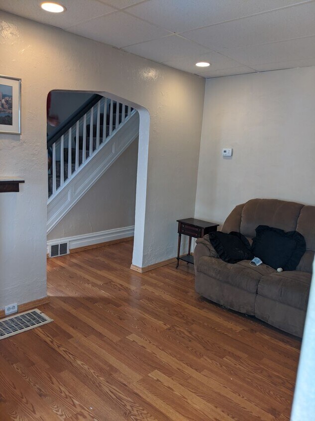 Foto principal - Renovated South Oakland 6 bedroom House