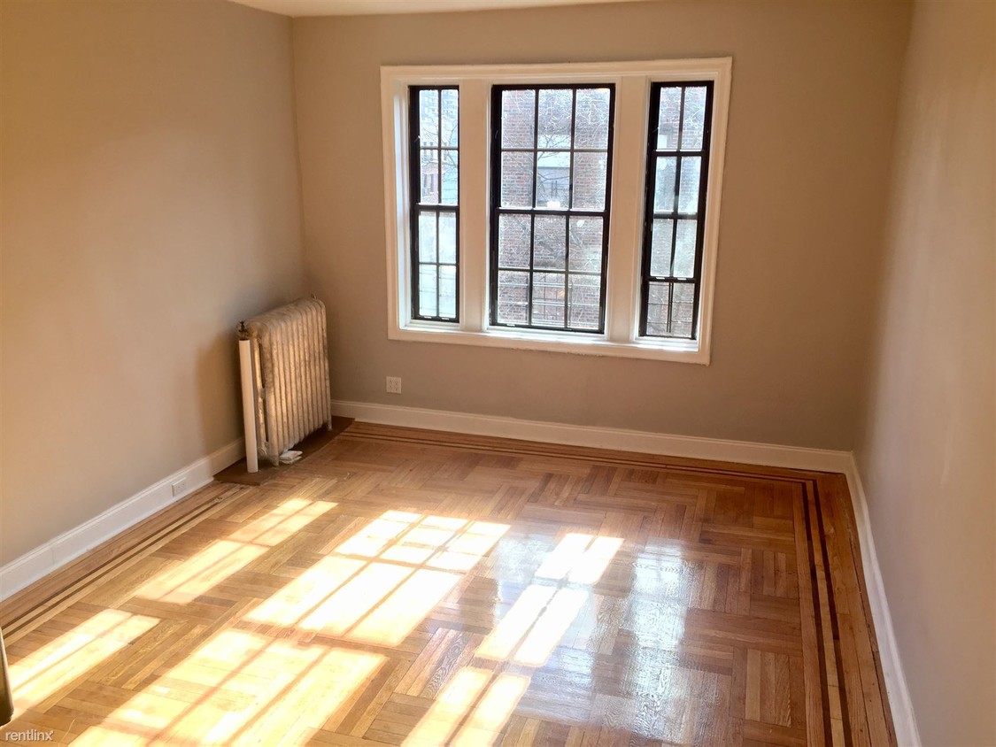 Primary Photo - 2754 Bronx Park E