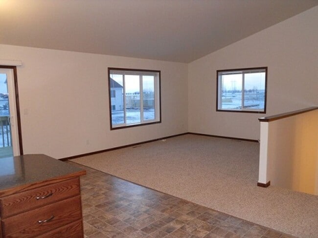 Building Photo - 959 30th Ave W