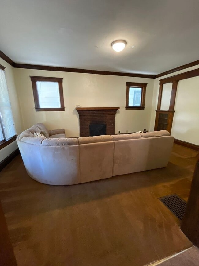 Building Photo - 410 E William St