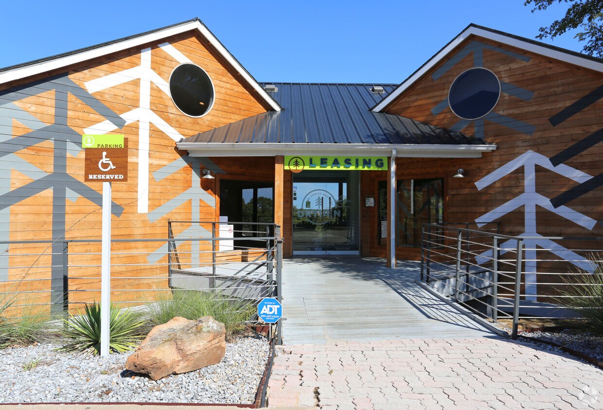 Tides On Green Oaks Apartments Arlington Tx Apartments Com