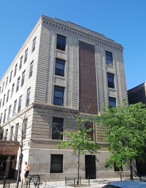 Building Photo - 620 W. Belmont