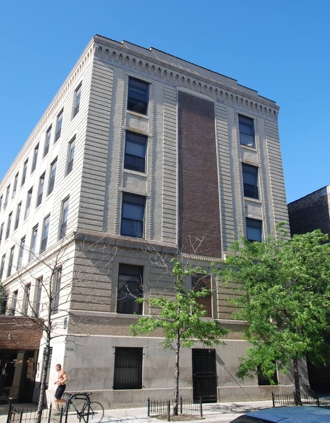 Building Photo - 620 W Belmont Ave