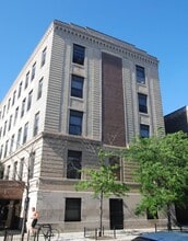 Building Photo - 620 W Belmont Ave