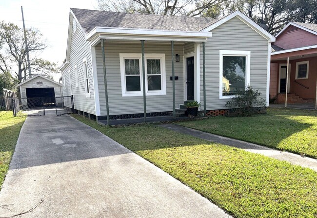 Building Photo - 1104 11th St