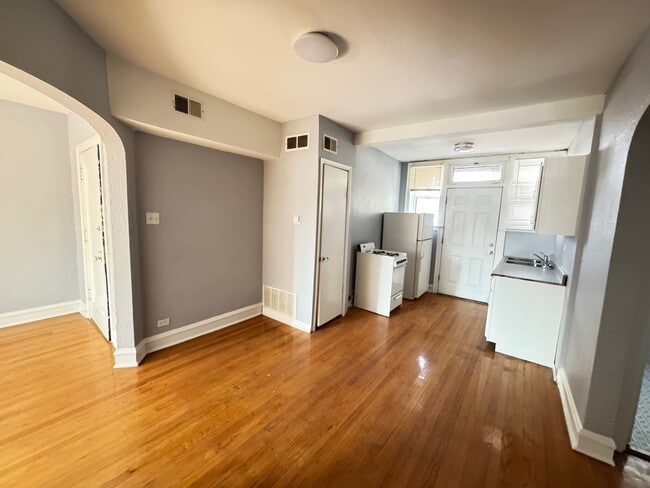 Foto del edificio - 7125 Stanley Ave