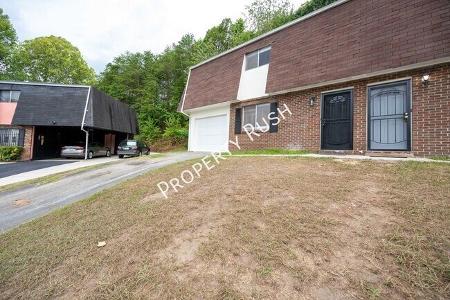 Foto del edificio - 2323 Green Forest Dr