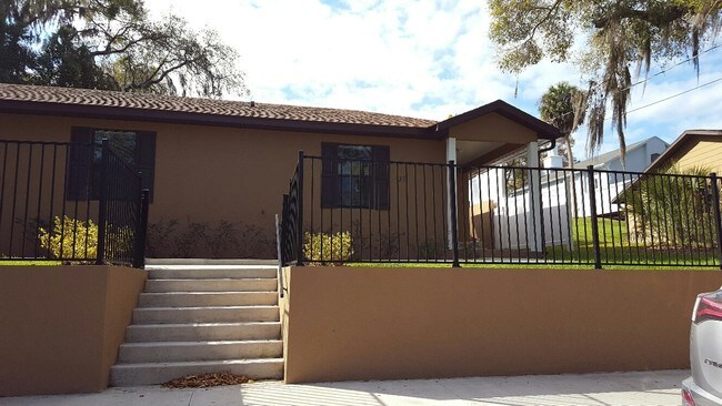Building Photo - 39 Sunnyside Dr