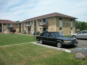 Building Photo - 2125 Camelot Dr