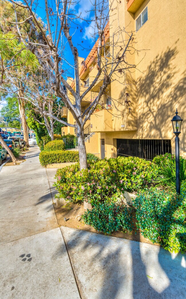 Foto del edificio - 1040 N Gardner St
