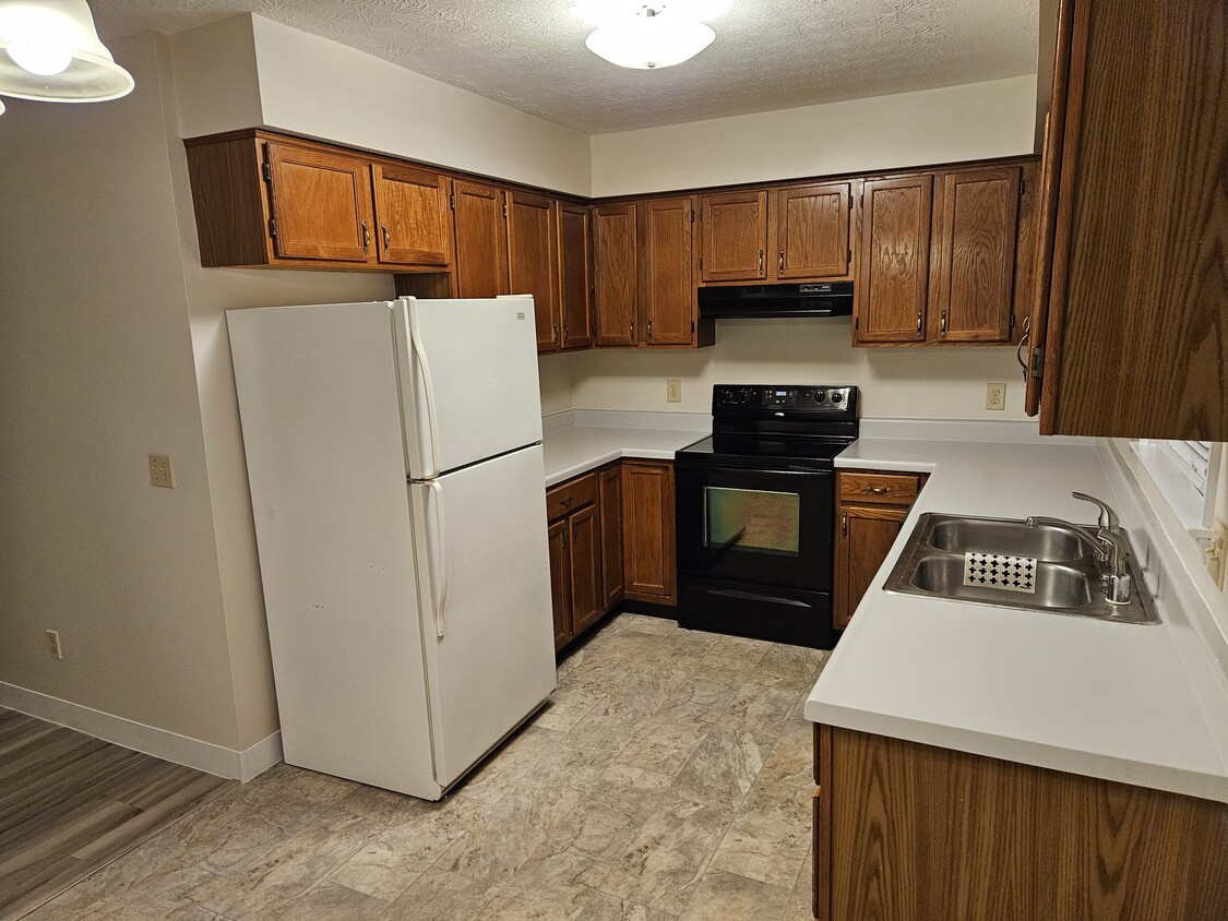 Kitchen - 1730 College Ave