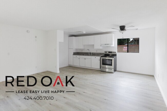 Building Photo - Bright and Spacious Two Bedroom With Stain...