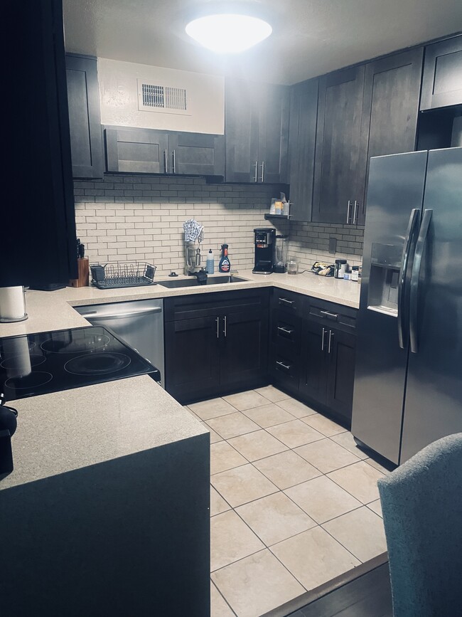Foto del edificio - 403 Bradshaw Ln