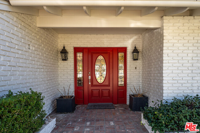 Foto del edificio - 23628 Long Valley Rd