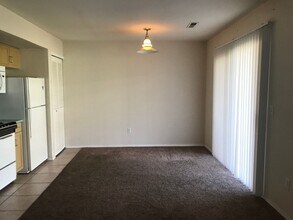 Building Photo - 560 Abby Ln