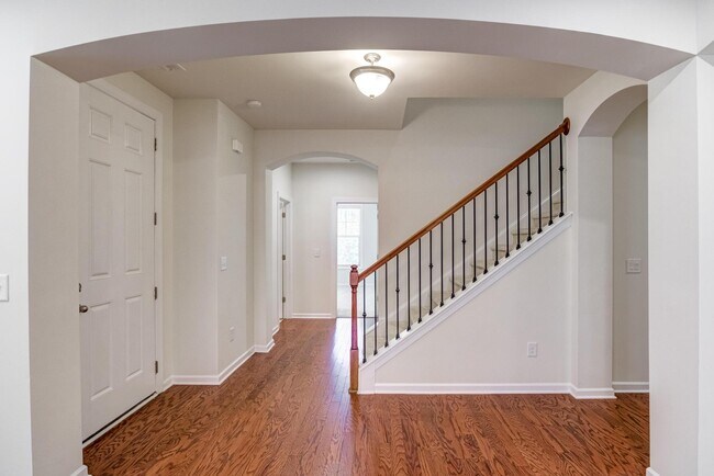 Building Photo - 728 Lampwick Ln