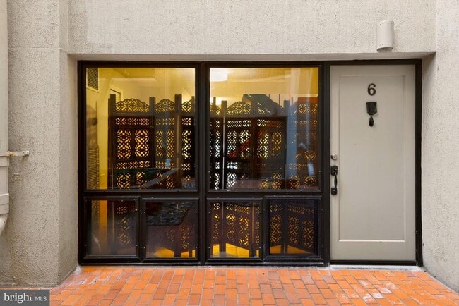 Building Photo - 1615 Q St NW
