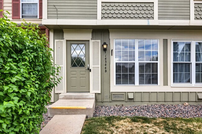 Building Photo - Modern Living in Aurora – Fully Updated 2BR Townhome with Reserved Parking and Pool!