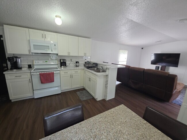 Building Photo - 2160 Milrose Dr