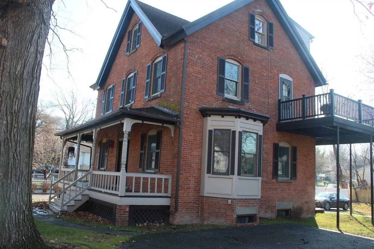Foto principal - 955 Wolcott Ave