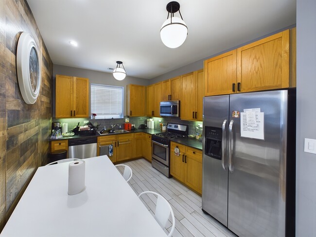 Foto del edificio - 1322 E 62nd St