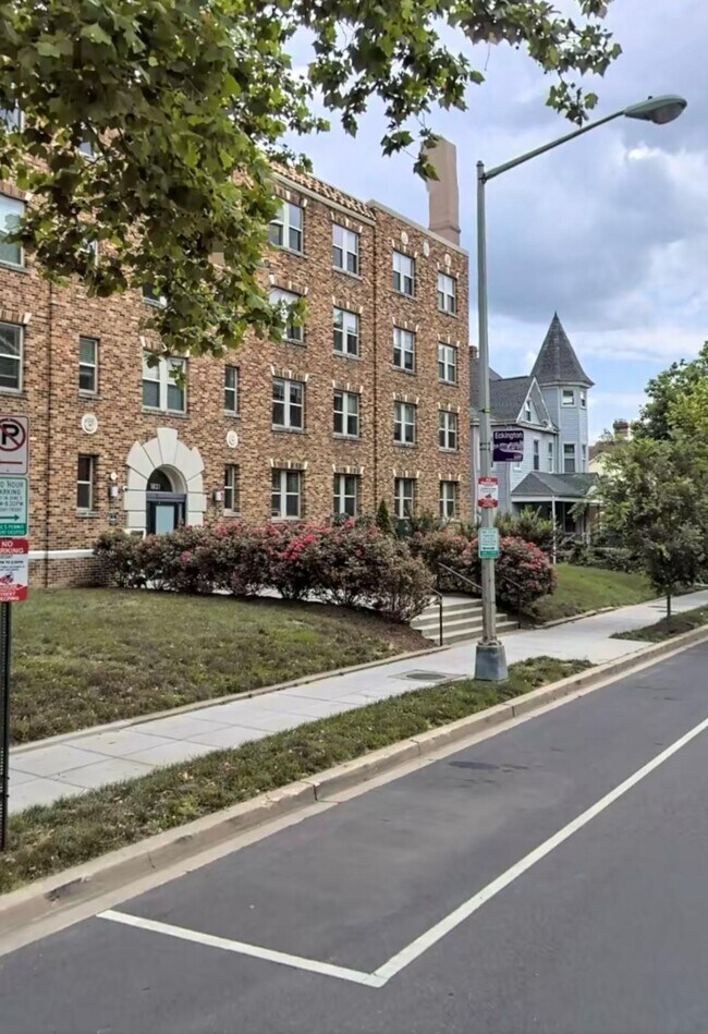 Welcome to the Metropolitan Overlook Condo - 1831 2nd Street NE #503