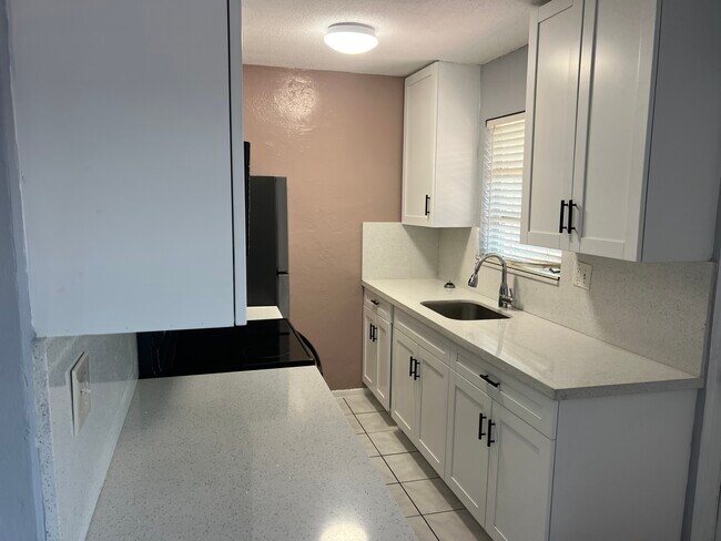 Foto del edificio - 5891 NE 18th Ave