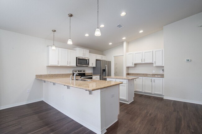 Foto del edificio - Corner Lot & Fenced 4/2 Ready for Move In!...