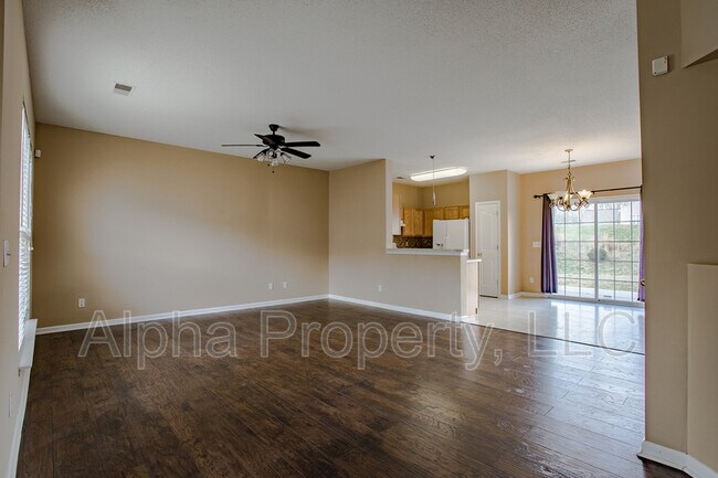 Foto del edificio - 631 Timber Walk Dr