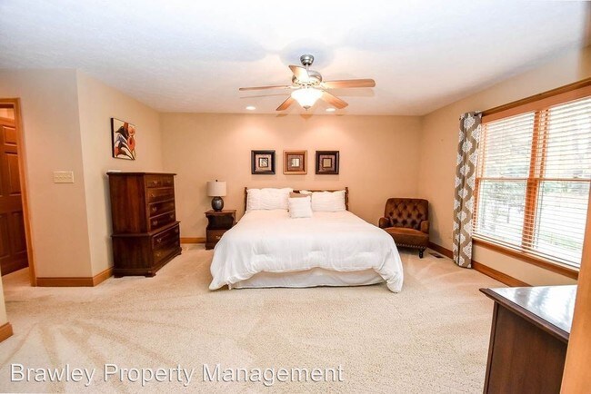 Building Photo - 4 br, 3 bath House - 1815 S. Renwick Blvd