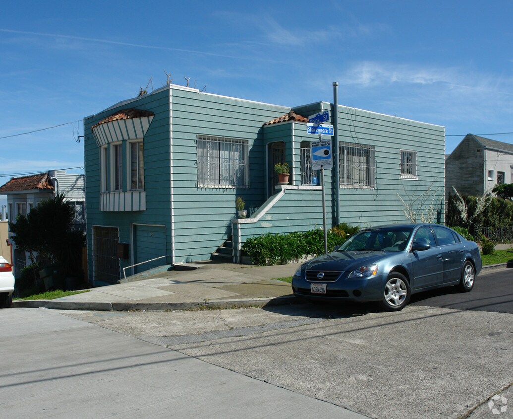 Building Photo - 299 Rhine St