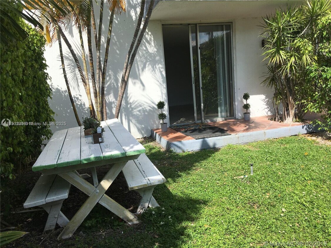 Foto principal - 1801 S Treasure Dr