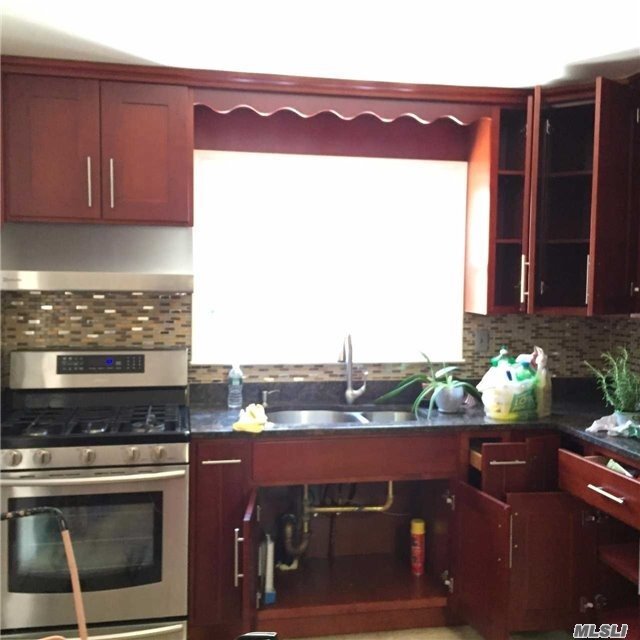 Foto del edificio - 74-23 Rockaway Blvd