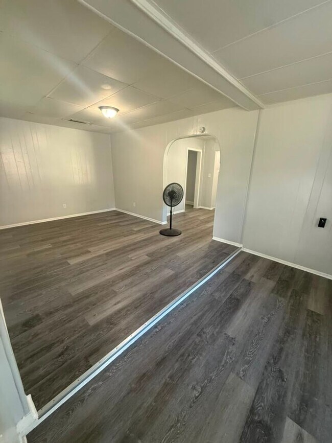 Foto del edificio - 1137 E 18th St