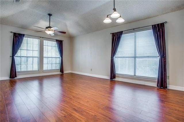 Building Photo - 435 L Thompson St