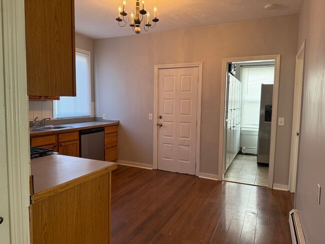 Building Photo - 231 Allen St