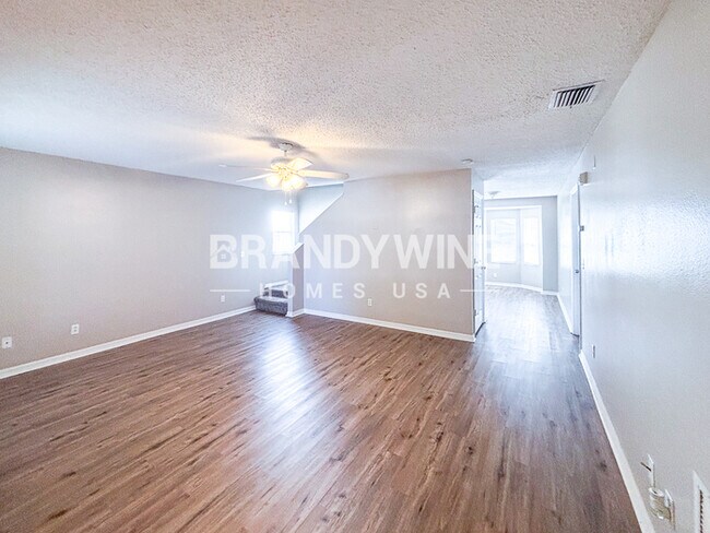 Building Photo - 323 Summer Sails Dr