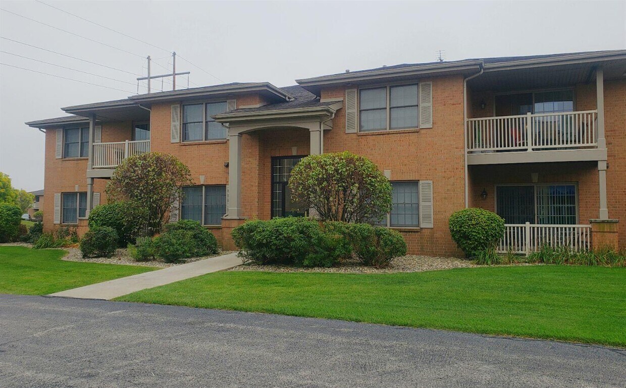 Primary Photo - 9740 Wildwood Cir