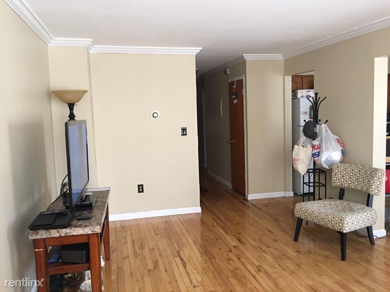 Primary Photo - 3 br, 2 bath Apartment - 2711 Gifford Ave