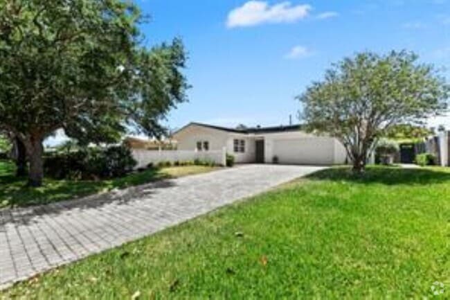 Building Photo - 2070 NE 54th Ct