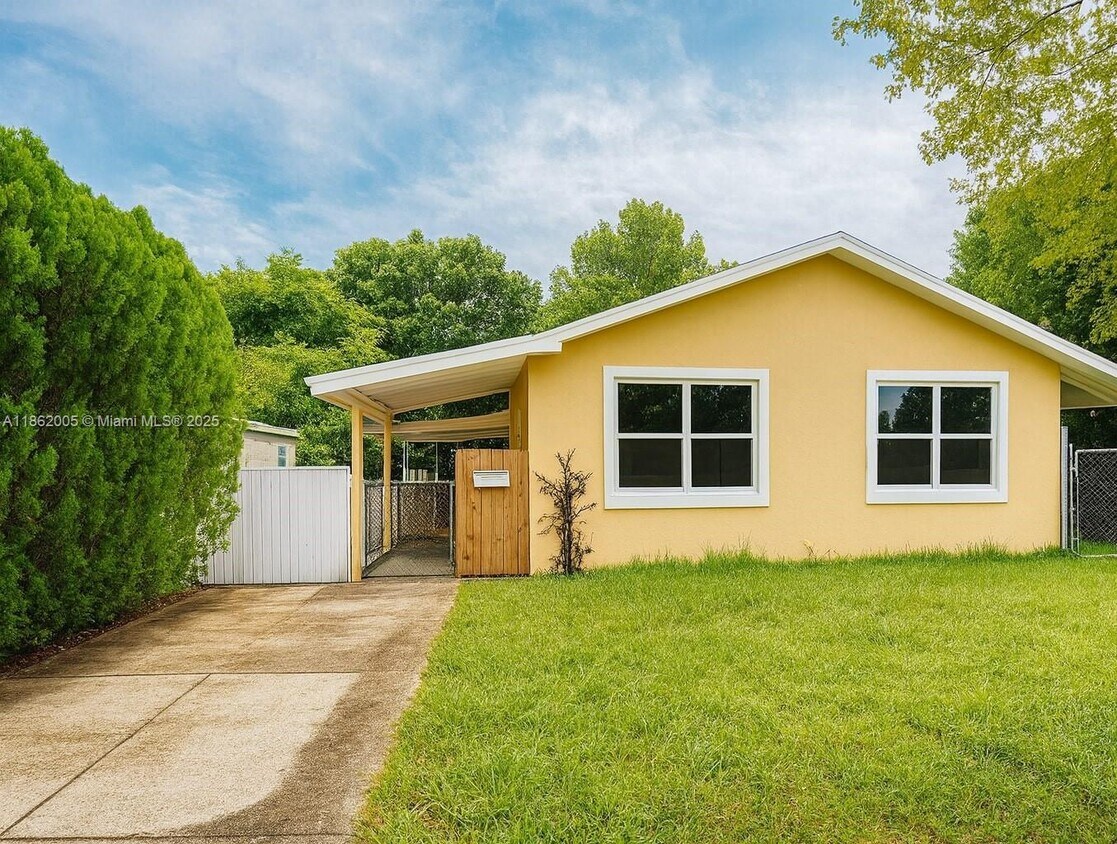 Foto principal - 6270 NW 14th Ct