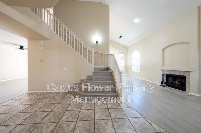 Building Photo - 970 N Willow St